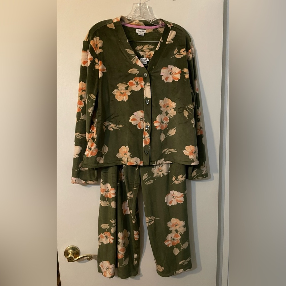 SPLENDID NWOT Sage Green Floral Print Velour Pajama Set Sz L